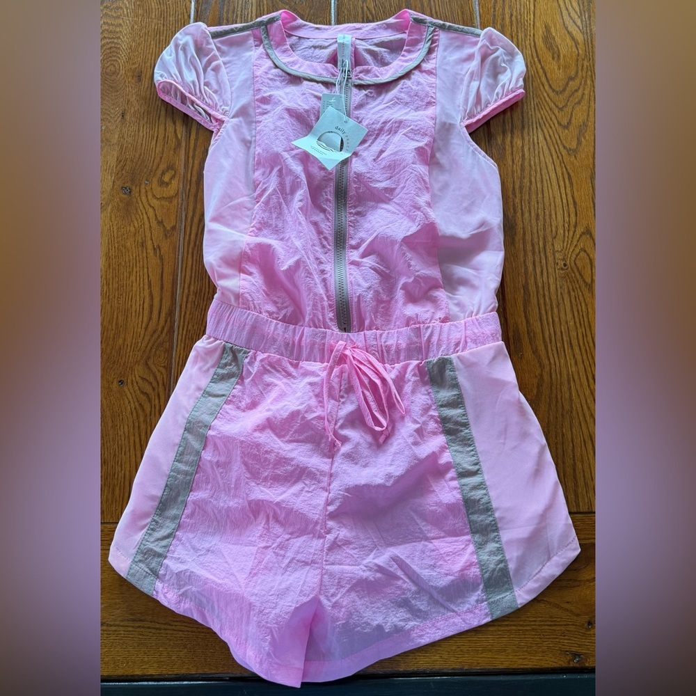 🆕 Daily Practice Puff Sleeve Front Zip Pink and Tan Short Sleeve Romper - Picture 5 of 13